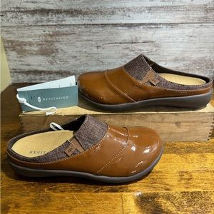 Revitalign Orthotic Patent Mules - Siesta Nuevo Mandy